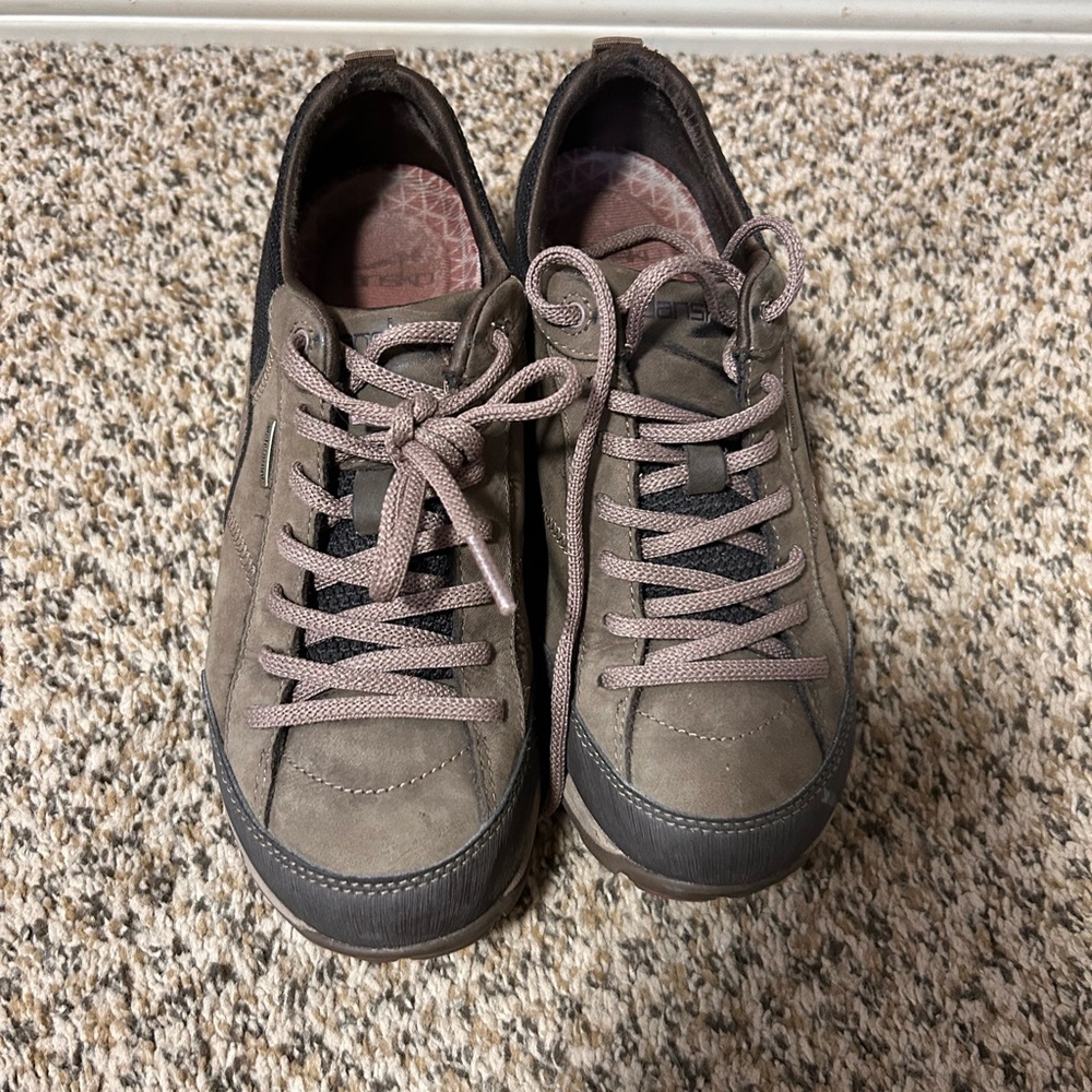 Vibrant dansko women's shoes size 38